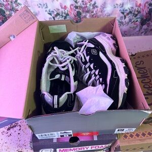 Sketchers women’s size 8 three pair set